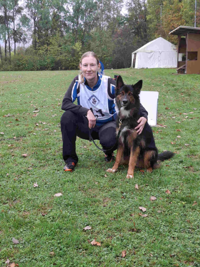 Natalie Meinl mit Georgi - 1. Platz im VK3 bei der Herbstprüfung in Metzingen am 18.10.26